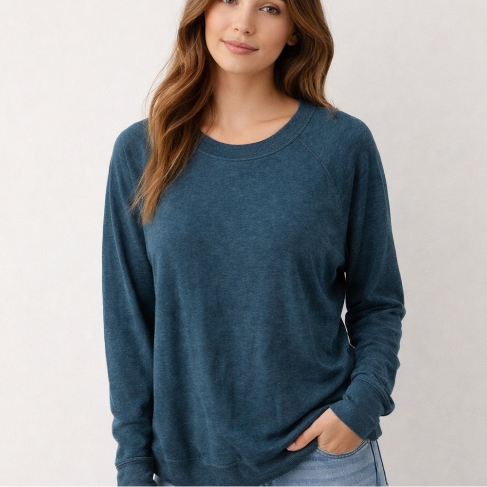 Athleta Navy Crewneck‎ Long Sleeve Athletic Top